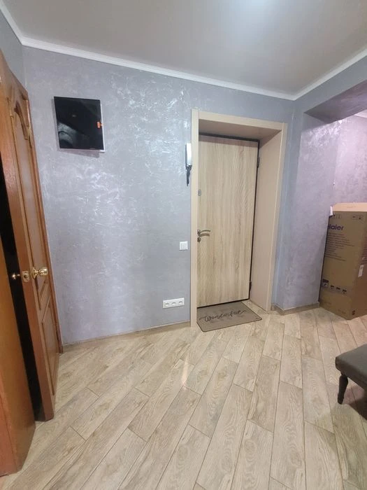Продам 3 к пр Богдана Хмельницкого 12 квартал Терра Центр