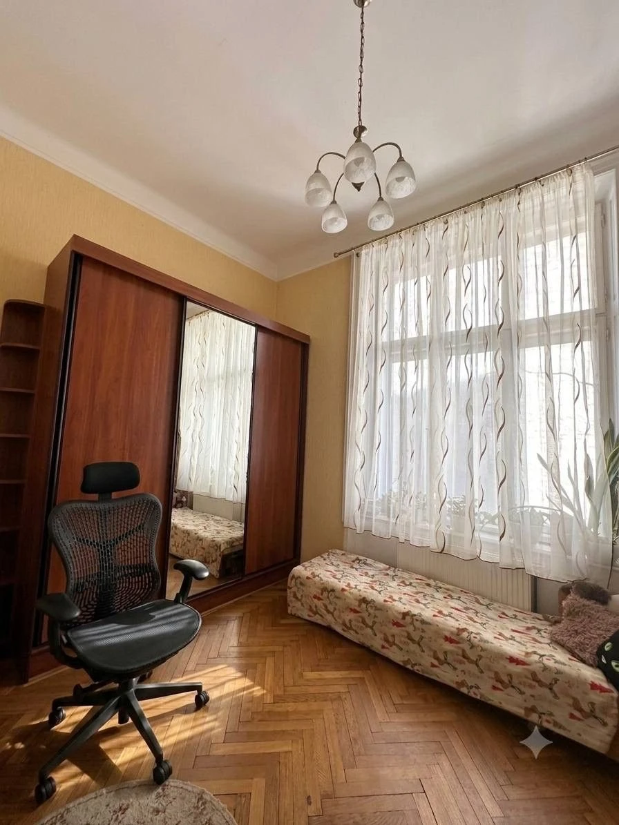 Продаж 2-кім. квартири 65.9 м.кв., в. Коперника