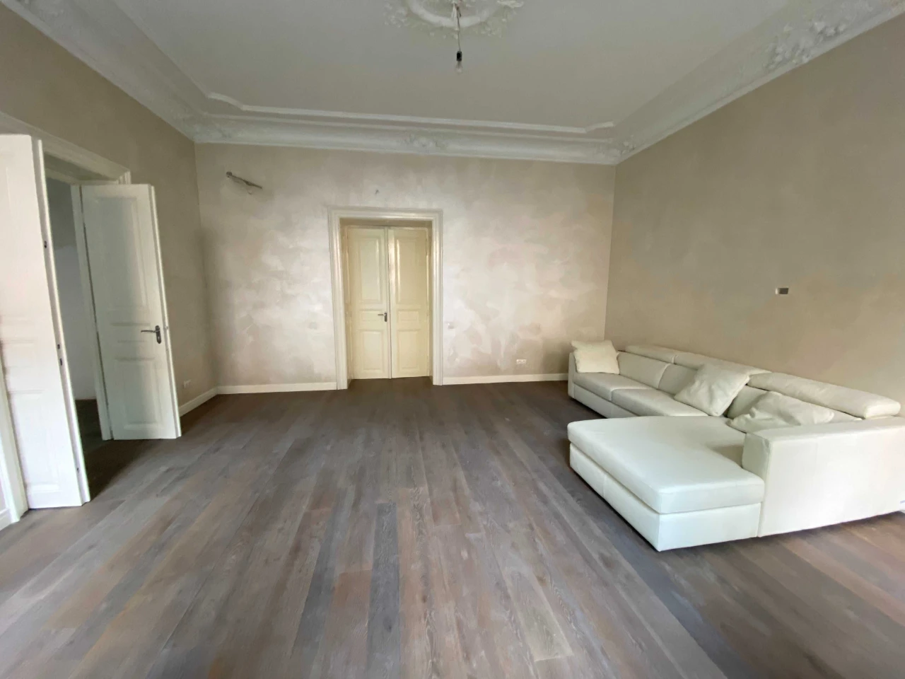 Продам 2-х кім. австрійський люкс по вул. Шопена площею 97 м