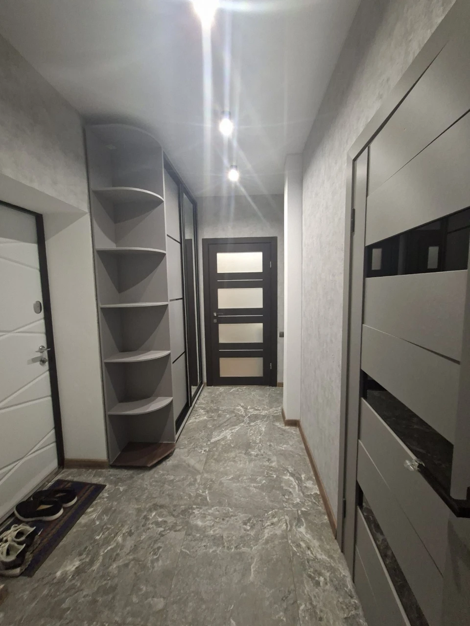 Продам 2х квартиру Центр. Агв.Ремонт.Мебель.