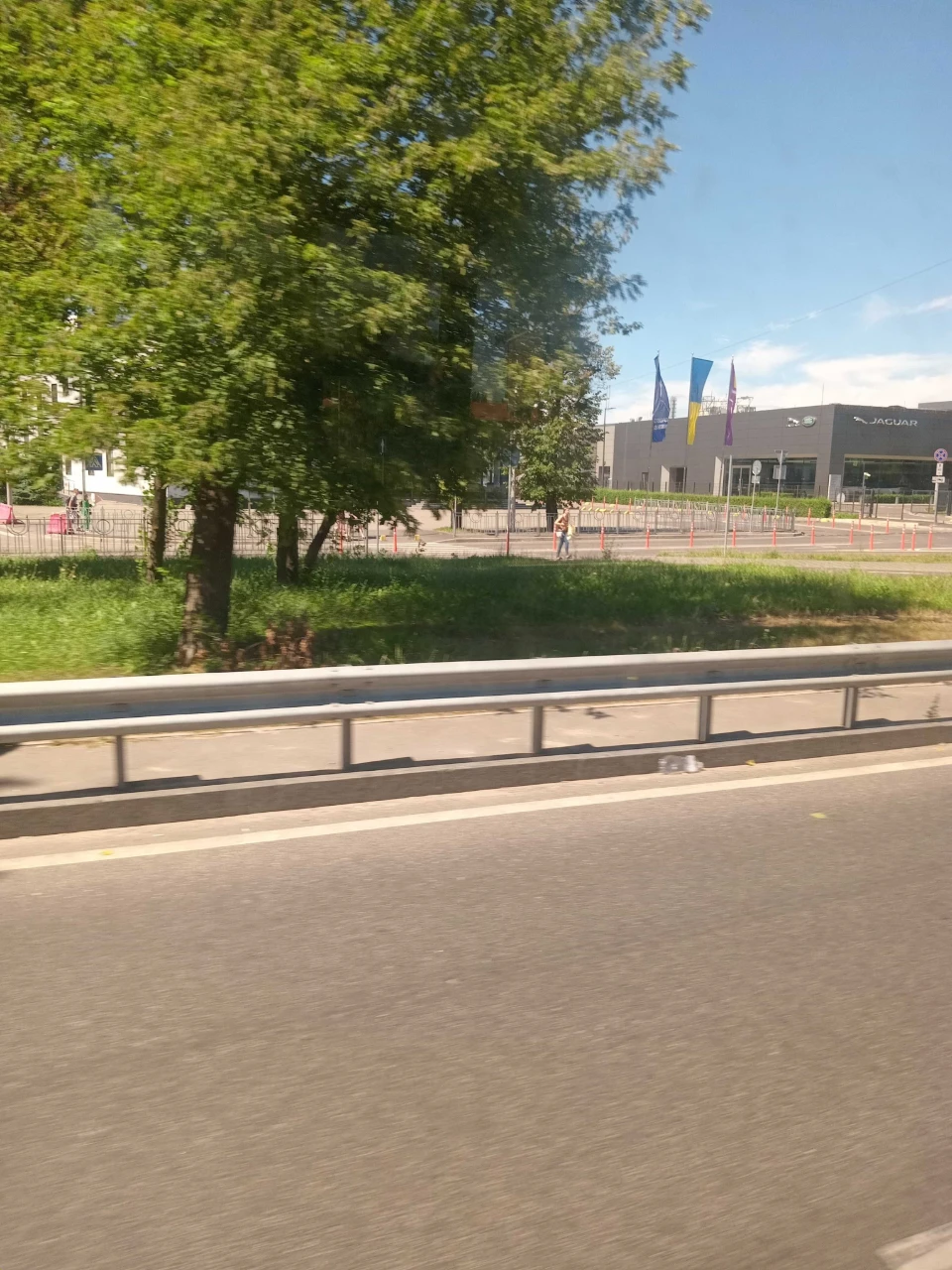 Продам будинок (кунг) в Жулянах та ділянку з кунгом (14 хв д