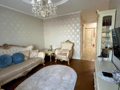 Оренда квартири 3-кімн. 110 м² 1/5 пов.