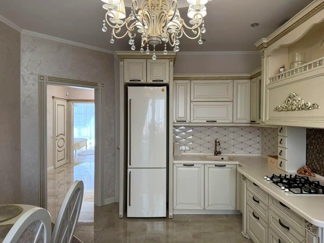 Оренда квартири 3-кімн. 110 м² 1/5 пов.