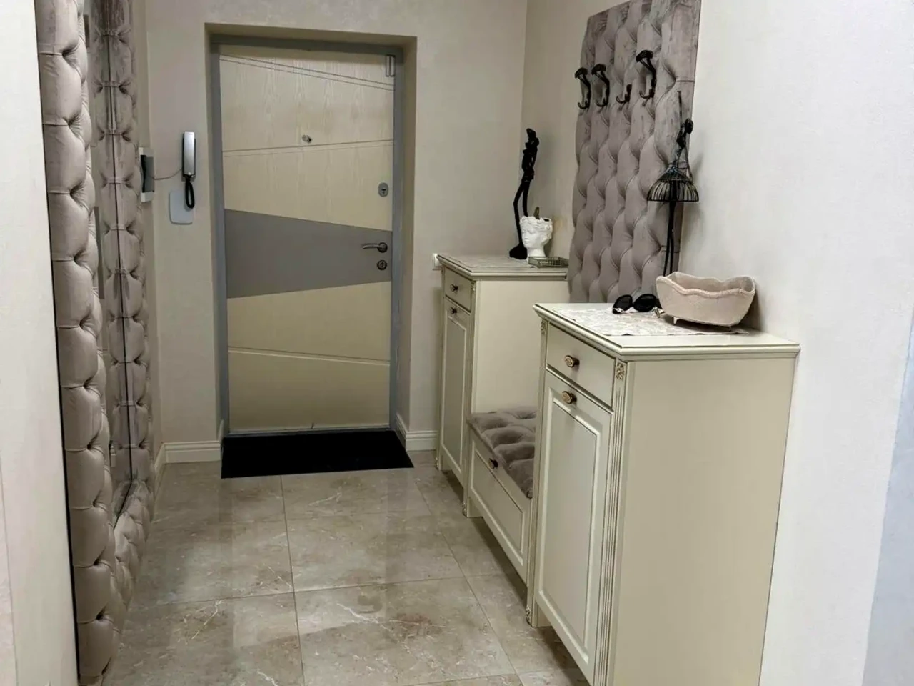 Оренда квартири 3-кімн. 110 м² 1/5 пов.