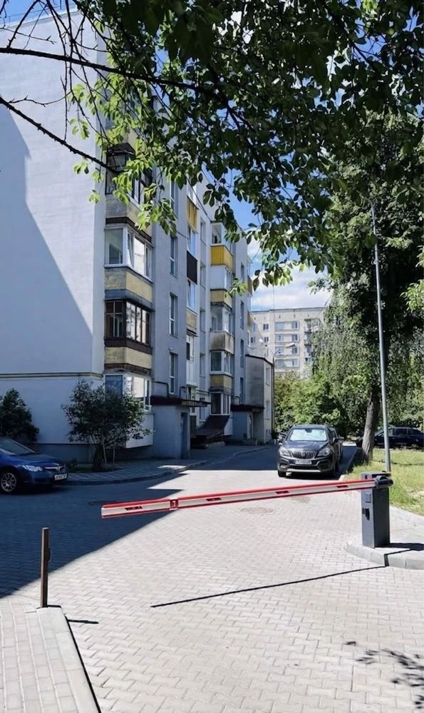 ПРОДАЖ 3-Кім. Квартири 74.8 м2 Луцьк вул. Відродження