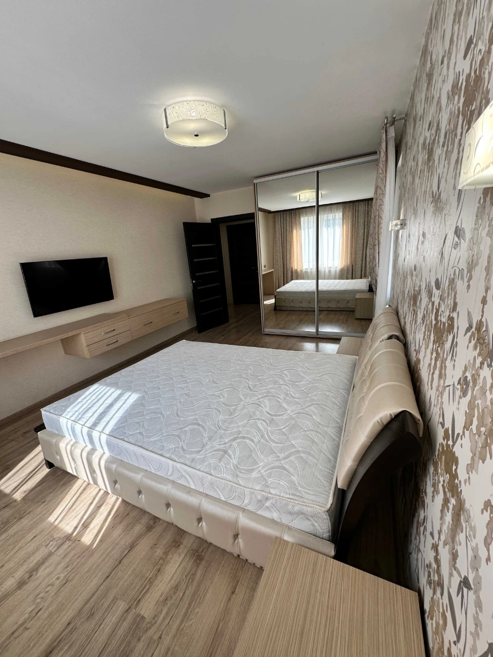 Без %! Продаж 2к + кухня вітальня. Вул. Урлівська 36 А. Дарн