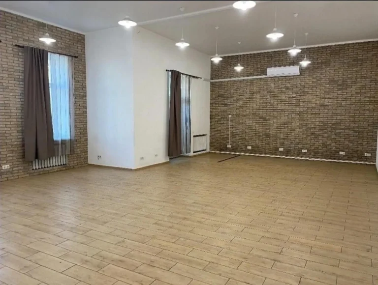 Продам 3-кімнатну квартиру 100 м² у центрі Дніпра | Сталінка