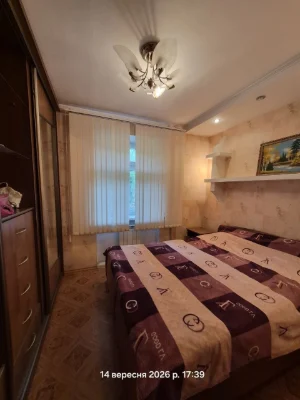 Продам 3-х комнатную в центре  с газом