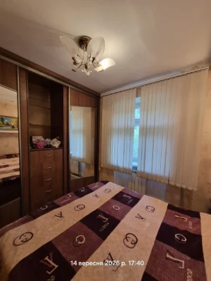 Продам 3-х комнатную в центре  с газом