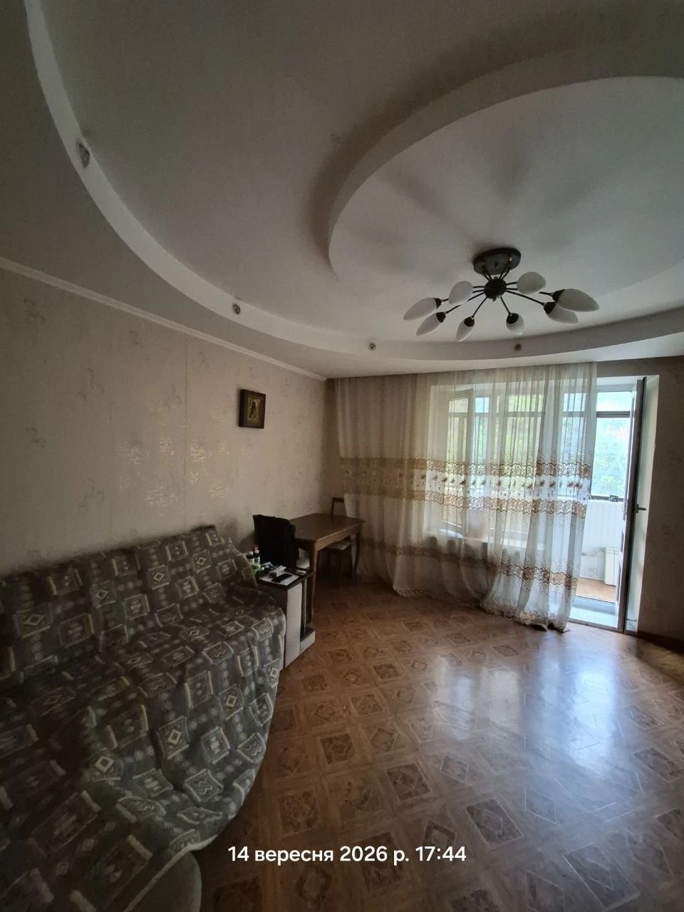 Продам 3-х комнатную в центре  с газом