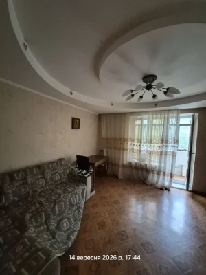 Продам 3-х комнатную в центре  с газом
