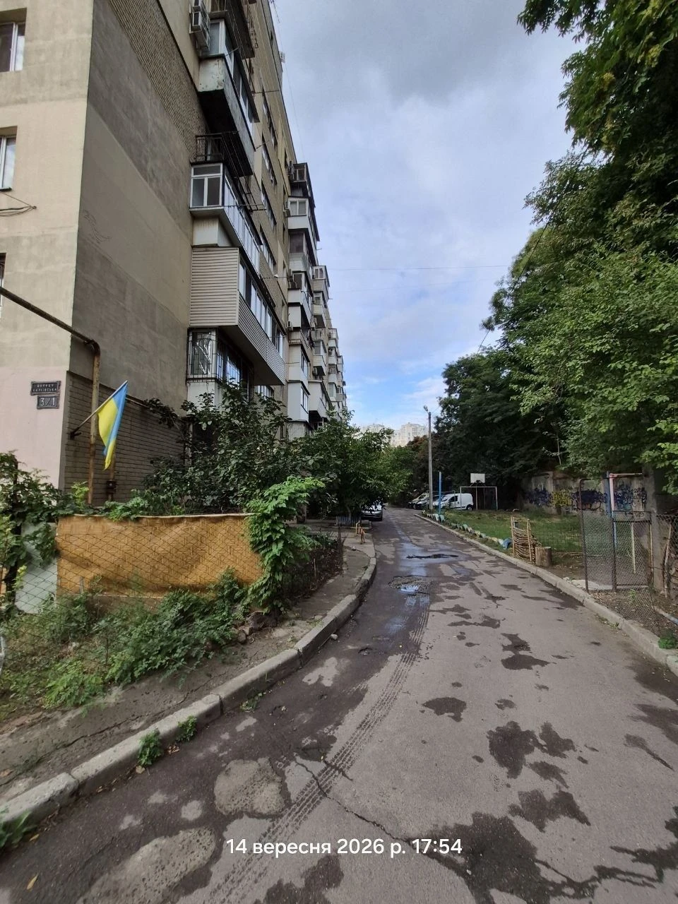 Продам 3-х комнатную в центре  с газом