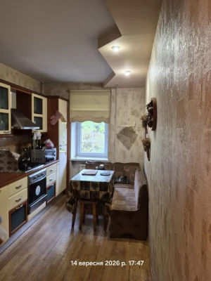 Продам 3-х комнатную в центре  с газом