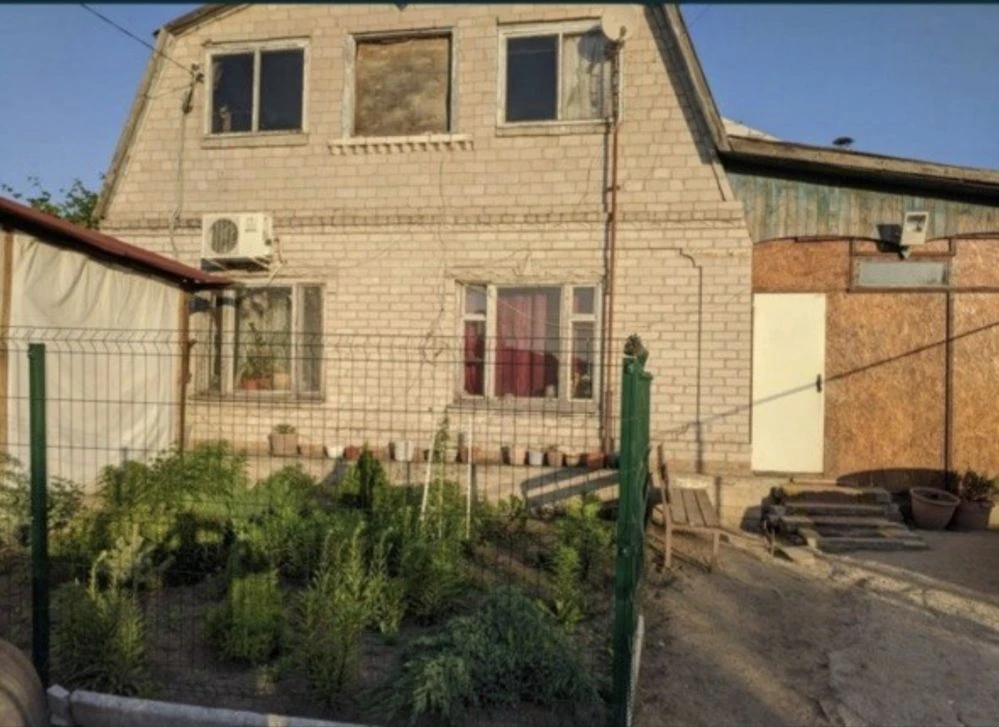 Продаётся частный дом по ул. Заполярная с большим участком
