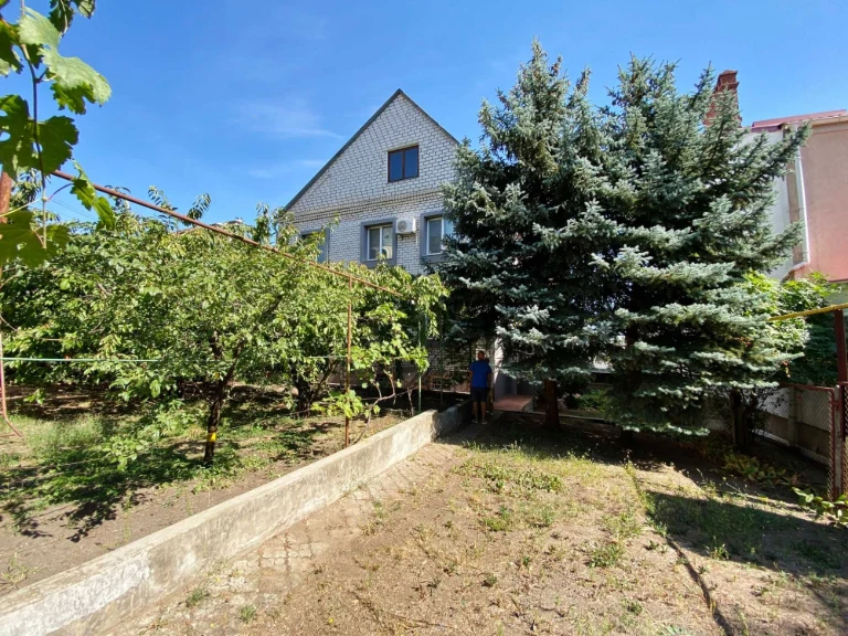 Продаж будинок 6 кімн/390м, тераса над рікою, два басейна, с