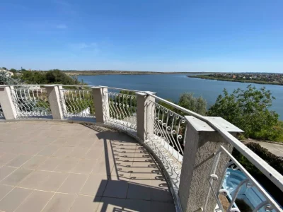 Продаж будинок 6 кімн/390м, тераса над рікою, два басейна, с