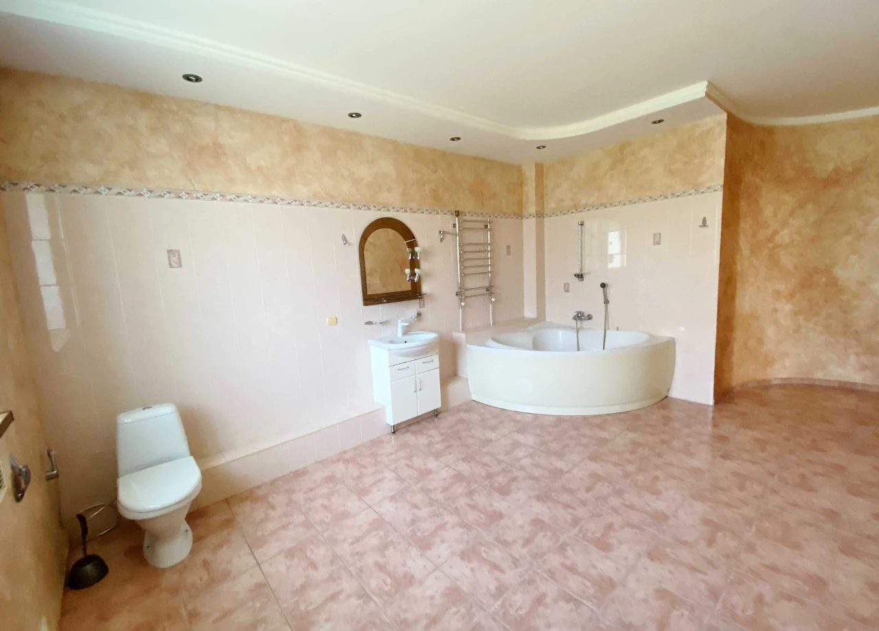Продаж будинок 6 кімн/390м, тераса над рікою, два басейна, с