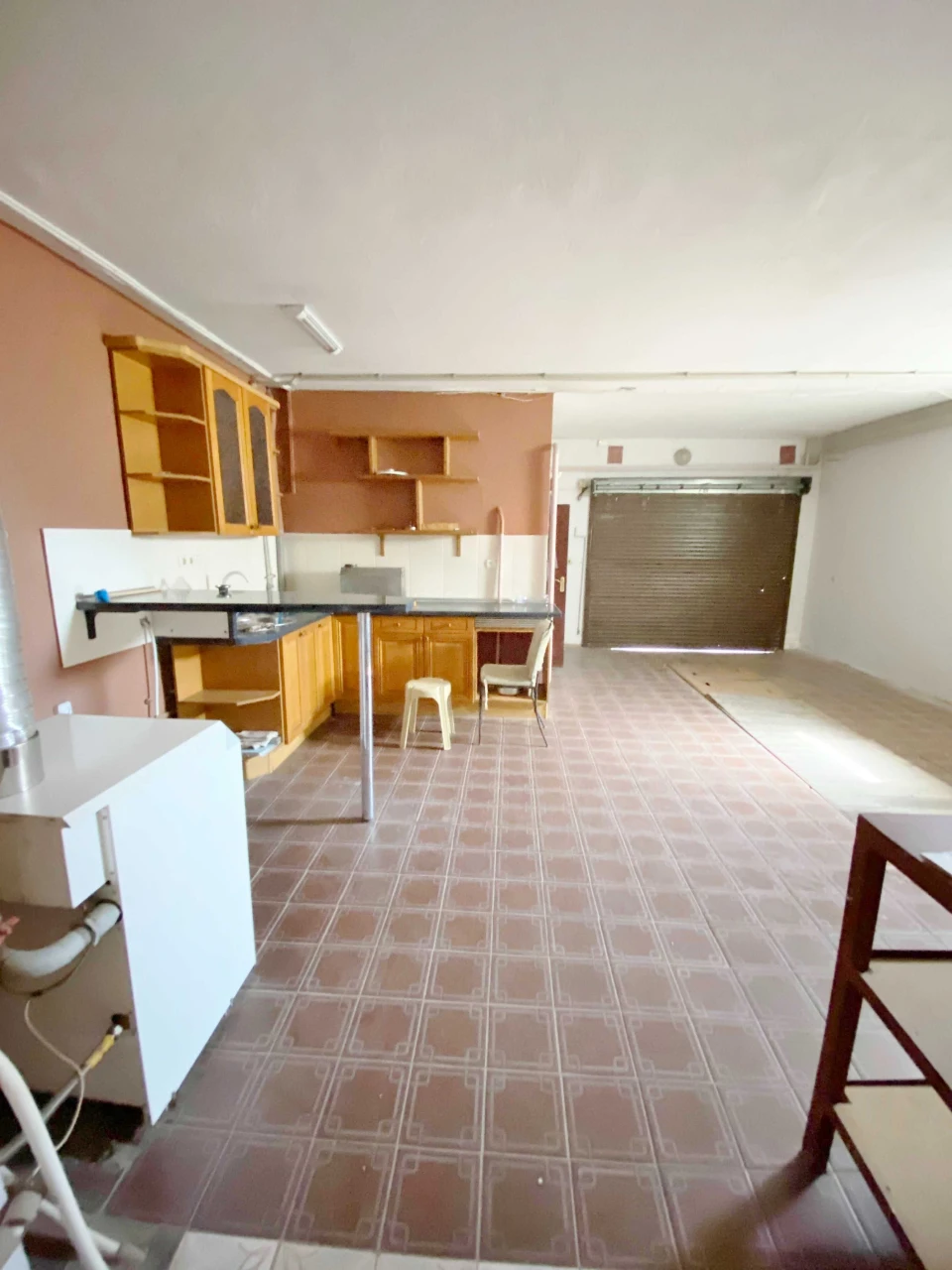 Продаж будинок 6 кімн/390м, тераса над рікою, два басейна, с