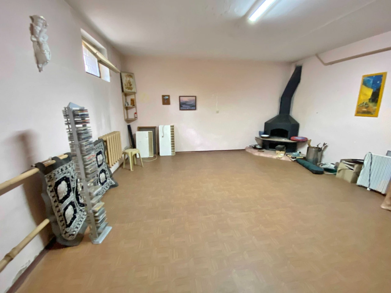 Продаж будинок 6 кімн/390м, тераса над рікою, два басейна, с