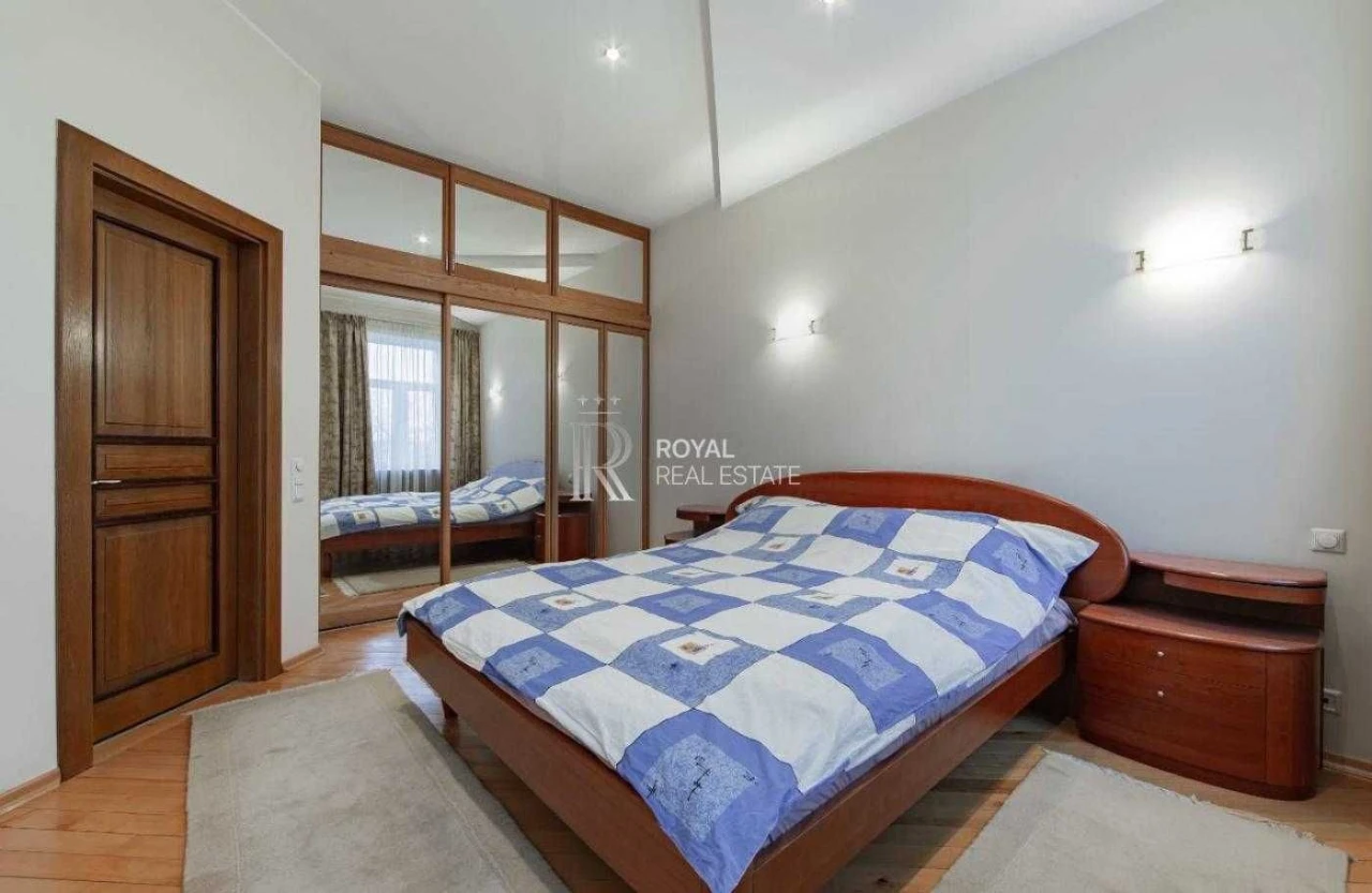 Продаж Квартира Київ Печерськ вул. Дарвіна 178 м² Дворівнева