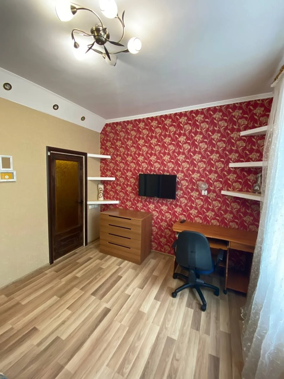 2 х комн. квартира  , крепкий дом .  Рядом Слободской рынок