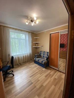 2 х комн. квартира  , крепкий дом .  Рядом Слободской рынок