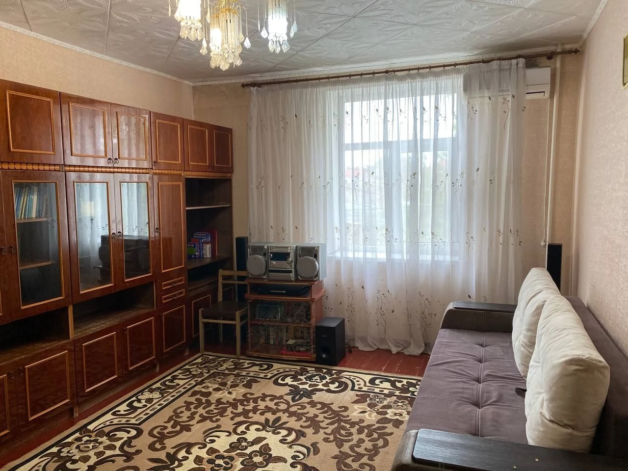 2 х комн. квартира  , крепкий дом .  Рядом Слободской рынок