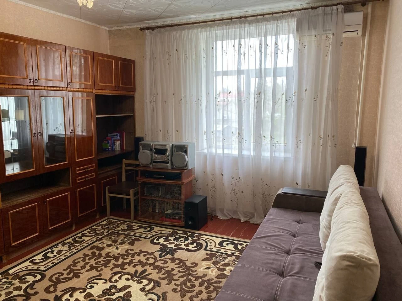 2 х комн. квартира  , крепкий дом .  Рядом Слободской рынок