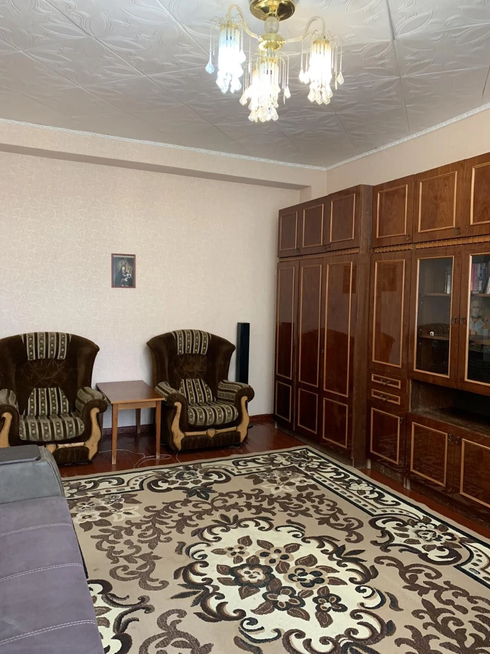 2 х комн. квартира  , крепкий дом .  Рядом Слободской рынок