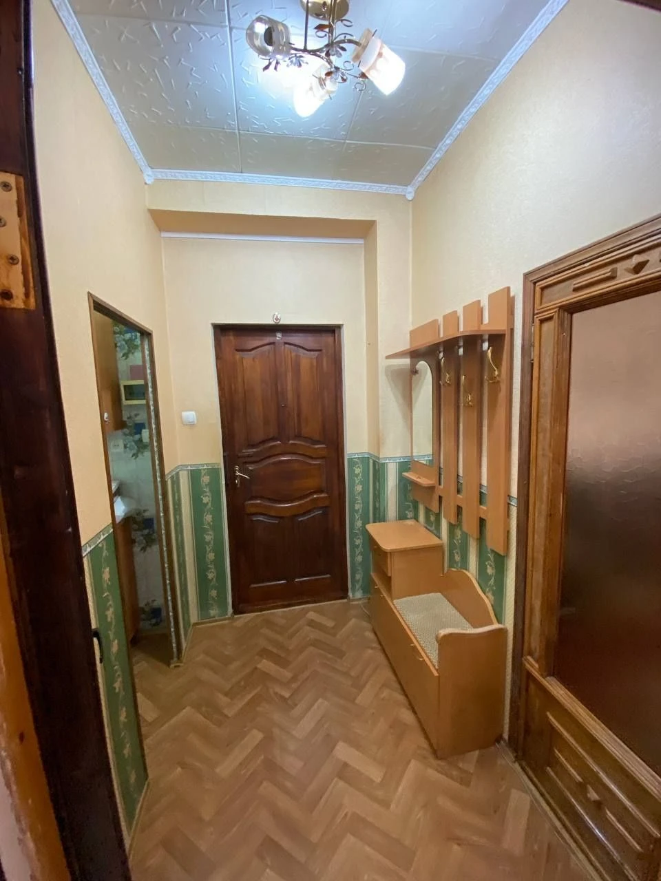 2 х комн. квартира  , крепкий дом .  Рядом Слободской рынок