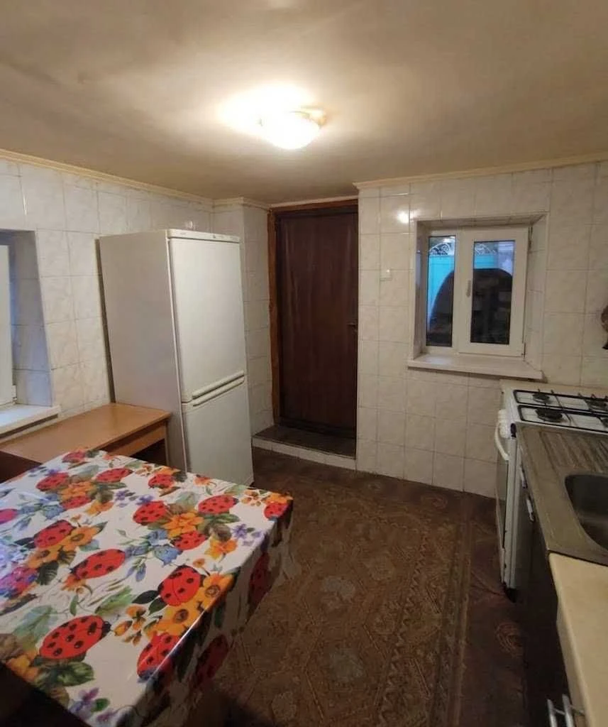 Продається будинок із земельною ділянкою