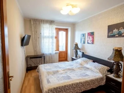 Продаж квартири 3-кімн. 68 м² 10/10 пов.