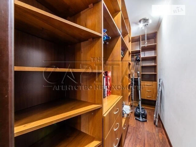 Sale of 3-room apartment 150 sq. m on Oleksandra Myshugy 2 • I