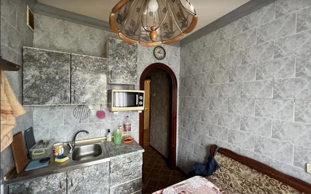 Продам 2х.комнатную на Ак.Королева.