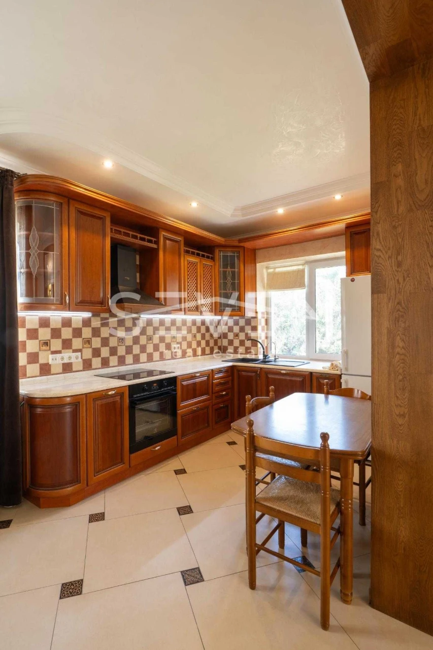 Продаж будинку 200 м² з підвалом, ділянка 5 соток, Осокорки,