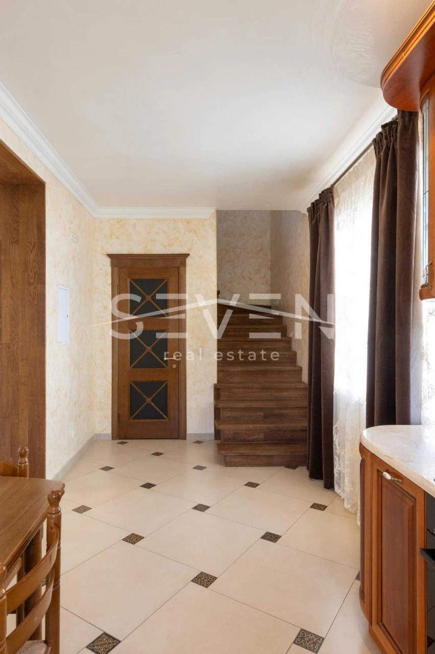 Продаж будинку 200 м² з підвалом, ділянка 5 соток, Осокорки,