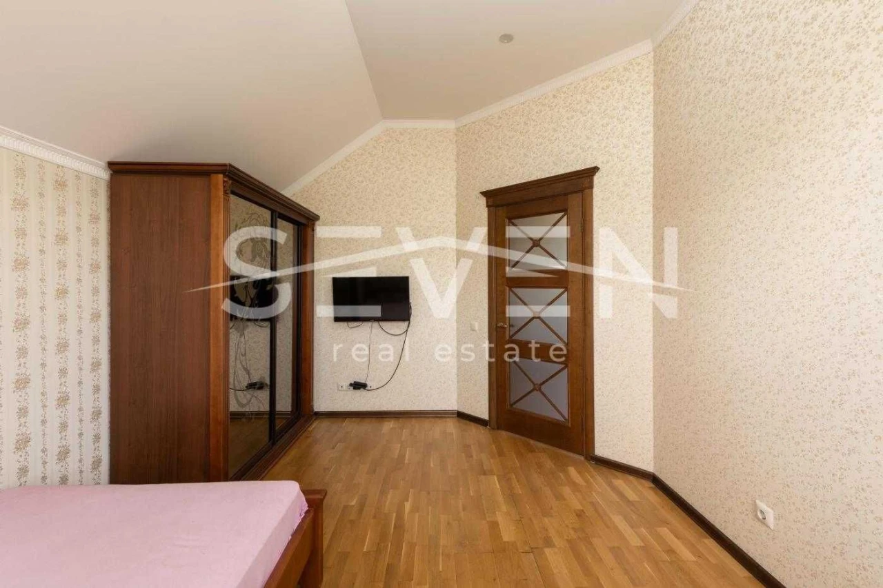 Продаж будинку 200 м² з підвалом, ділянка 5 соток, Осокорки,