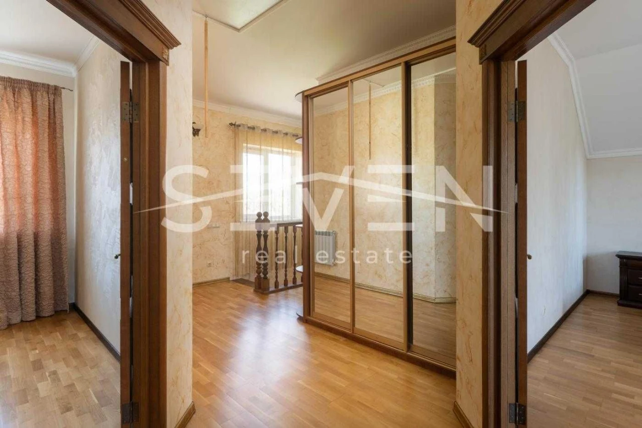 Продаж будинку 200 м² з підвалом, ділянка 5 соток, Осокорки,