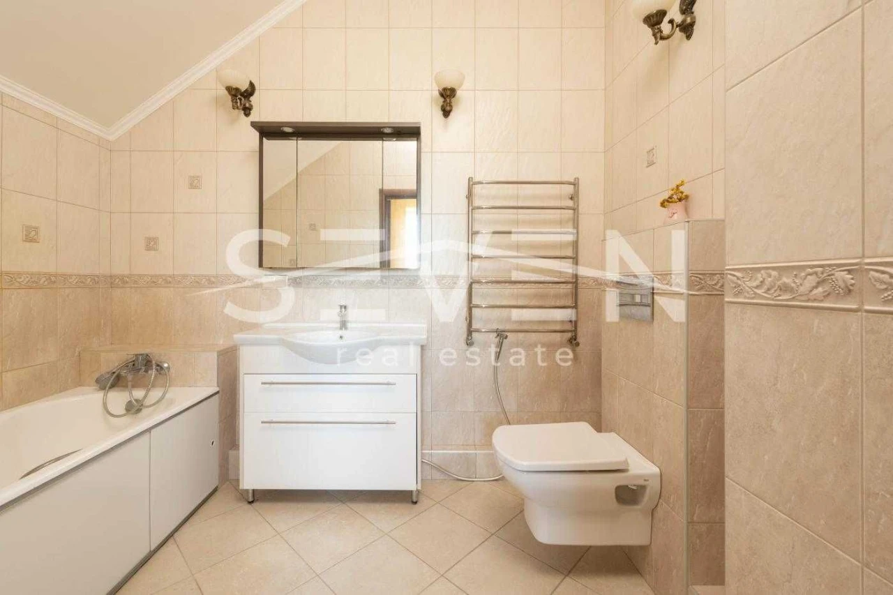 Продаж будинку 200 м² з підвалом, ділянка 5 соток, Осокорки,