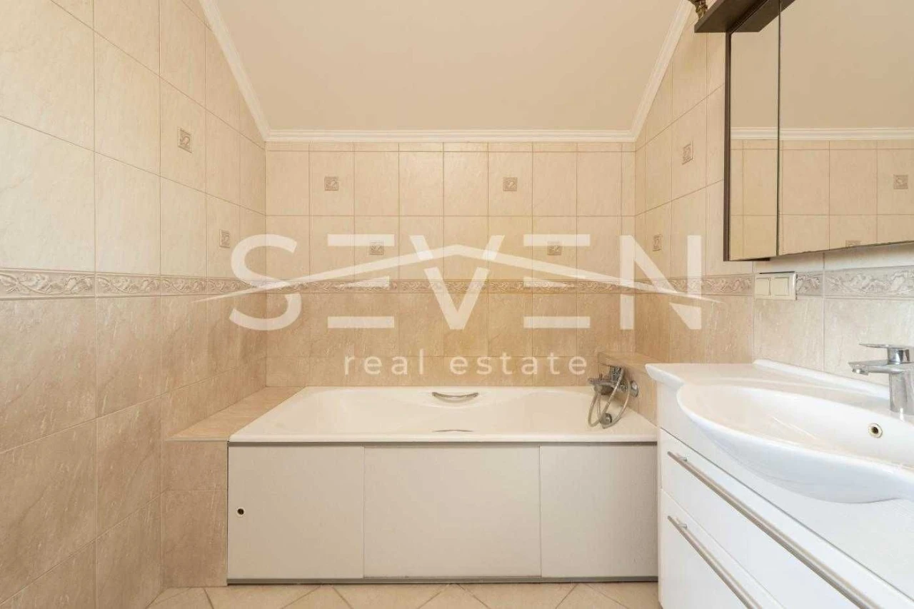 Продаж будинку 200 м² з підвалом, ділянка 5 соток, Осокорки,