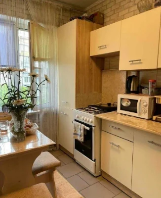 Продам двосторонну, 3 кімнатну квартиру. Таїрова.Кімнати окр