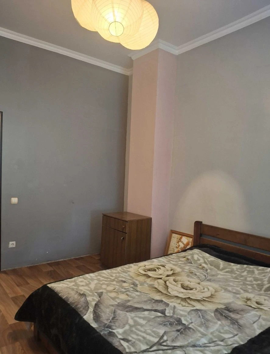 3 х комн. квартира 68 м.кв. 1 эт./14 эт.теплом , крепком  до