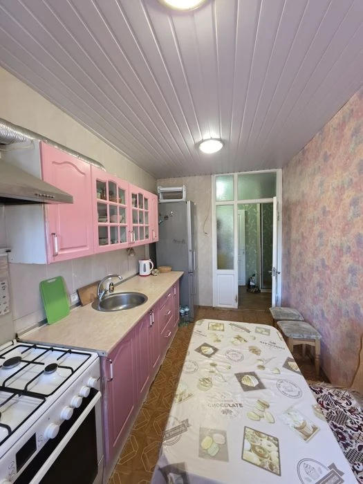 Продам 4х ком. квартиру , Осипенковский мкр, Правый берег