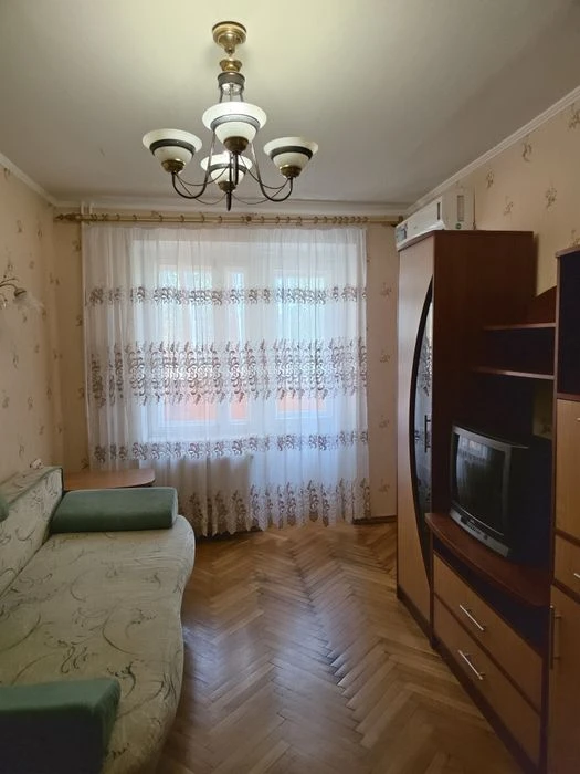 Продам 4х ком. квартиру , Осипенковский мкр, Правый берег