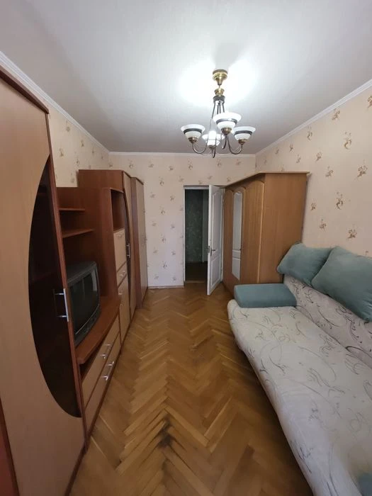 Продам 4х ком. квартиру , Осипенковский мкр, Правый берег