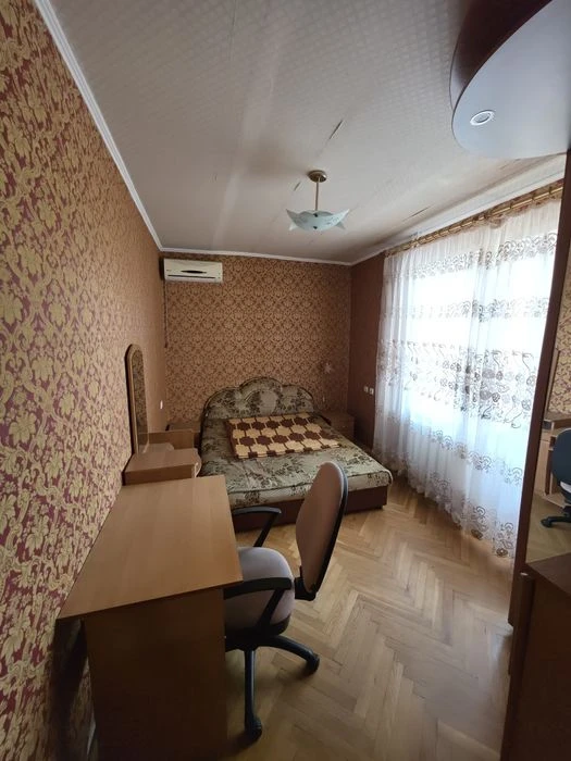 Продам 4х ком. квартиру , Осипенковский мкр, Правый берег