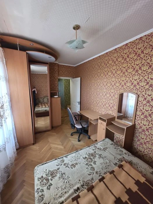 Продам 4х ком. квартиру , Осипенковский мкр, Правый берег