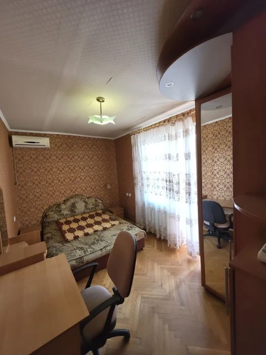 Продам 4х ком. квартиру , Осипенковский мкр, Правый берег