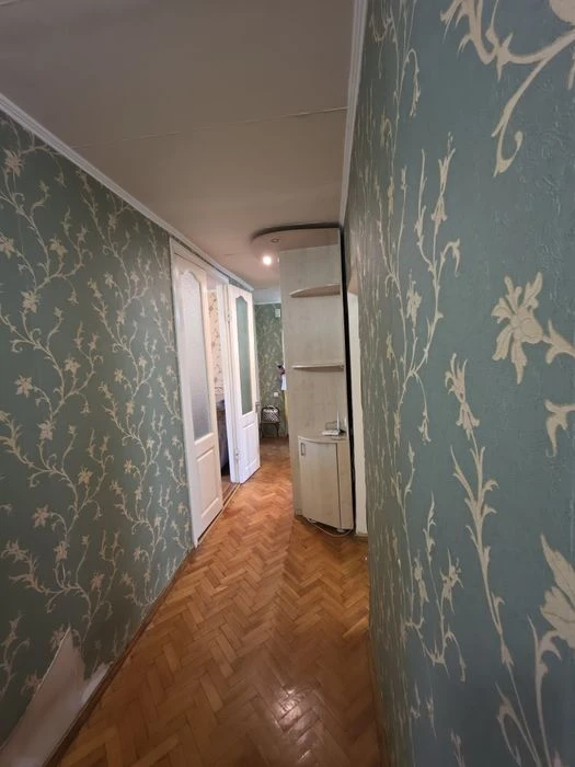 Продам 4х ком. квартиру , Осипенковский мкр, Правый берег