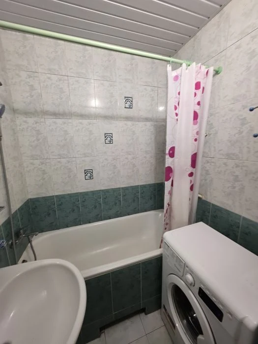 Продам 4х ком. квартиру , Осипенковский мкр, Правый берег